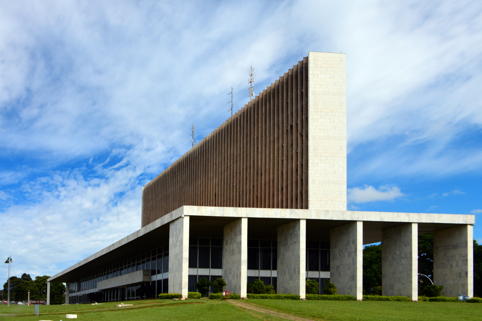STJ autoriza execução imediata de sentença coletiva por servidores, sem necessidade de fase prévia